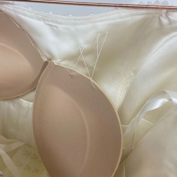 White On Women's White Vintage Strapless Beaded Lace Overlay Wedding Dress XS - Picture 6 of 10